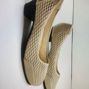 Stretchn form by beacon beige women’s comfort shoes